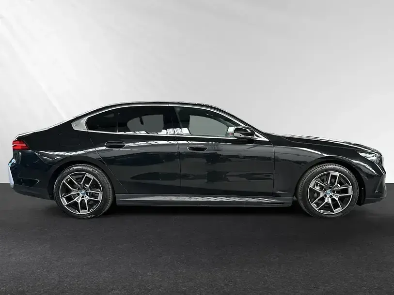 Gebraucht BMW i5 Sport Line 289 kW (394 PS) 2025 Black sapphire metallic Limousine