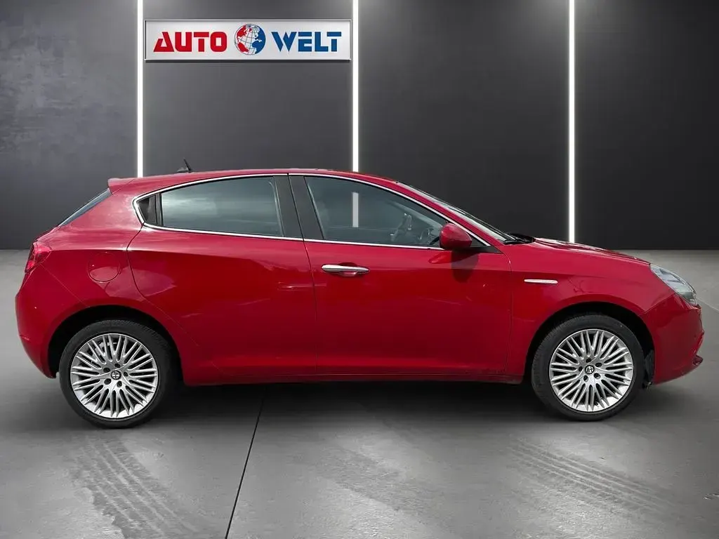Gebraucht Alfa Romeo Giulietta 120 PS (88 kW) 2017 Rot Kleinwagen