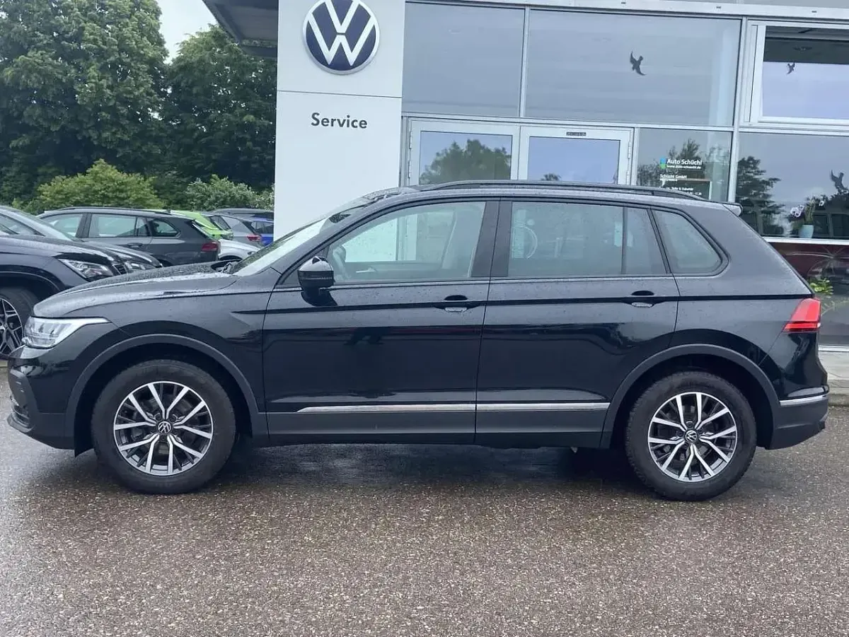 Gebraucht VW Tiguan Life 150 PS (110 kW) 2023 Schwarz SUV