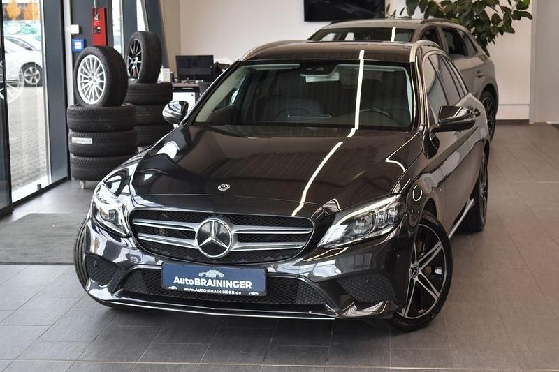 Grau Gebraucht 2020 Mercedes C300e Avantgarde Limousine | 20.850 € (Fairer Preis) - Bild 1/4