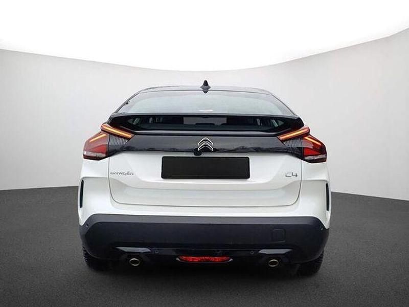 Second-hand Citroën C4 Feel 131 CP (96 kW) 2023 Alb SUV