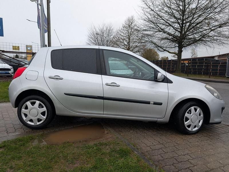 Gebraucht Renault Clio III Dynamique 111 PS (81 kW) 2006 Grau Kleinwagen