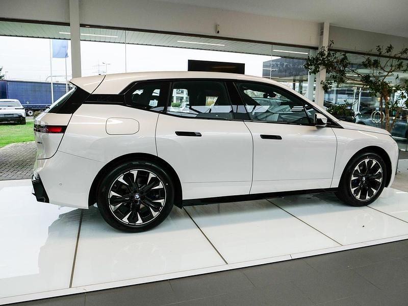 Neu BMW iX M Sport 300 kW (408 PS) 2025 Weiß SUV