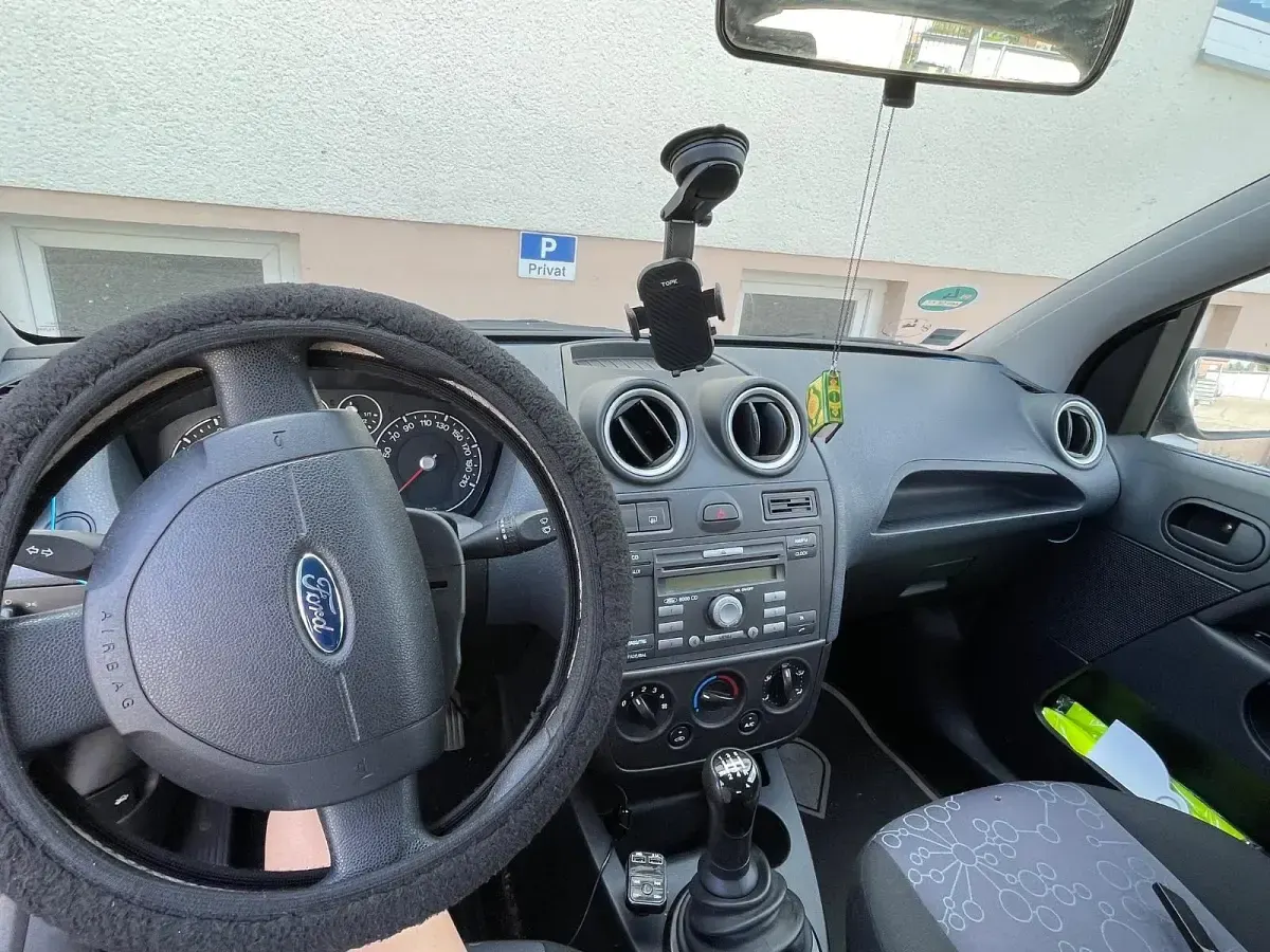 Gebraucht Ford Fiesta 70 PS (51 kW) 2006 Violet Kleinwagen