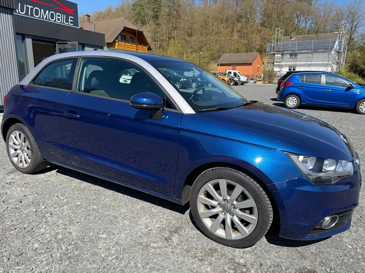 Używany Audi A1 Attraction 86 KM (63 kW) 2014 Niebieski Hatchback