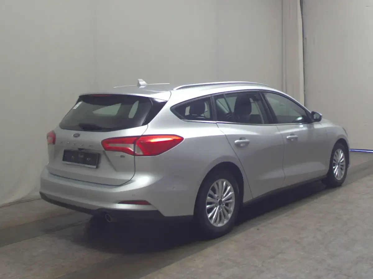 Używany Ford Focus Titanium 125 KM (91 kW) 2021 Srebrny Kombi
