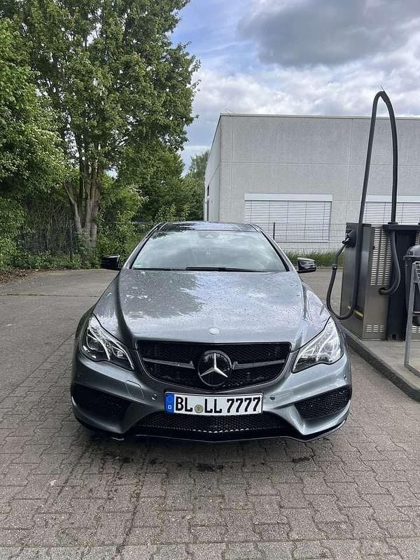 Grau Gebraucht 2017 Mercedes E200 AMG line Coupé | 19.999 € (Superpreis) - Bild 1/4