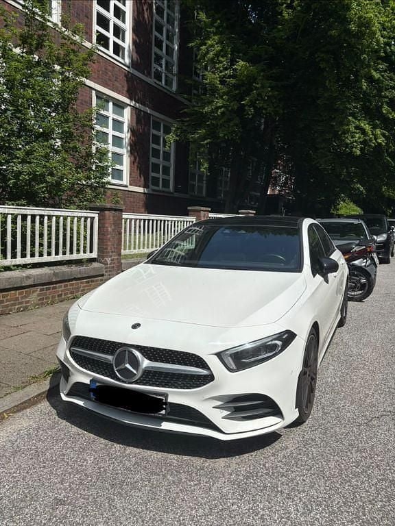 Weiß Gebraucht 2019 Mercedes A250 Limousine | 23.800 € (Fairer Preis) - Bild 1/4
