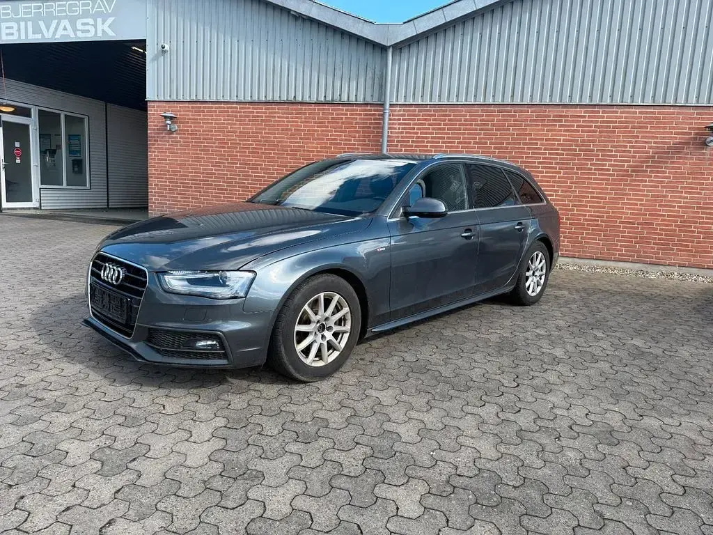 Gebraucht Audi A4 S-Line 190 PS (139 kW) 2014 Grau Limousine