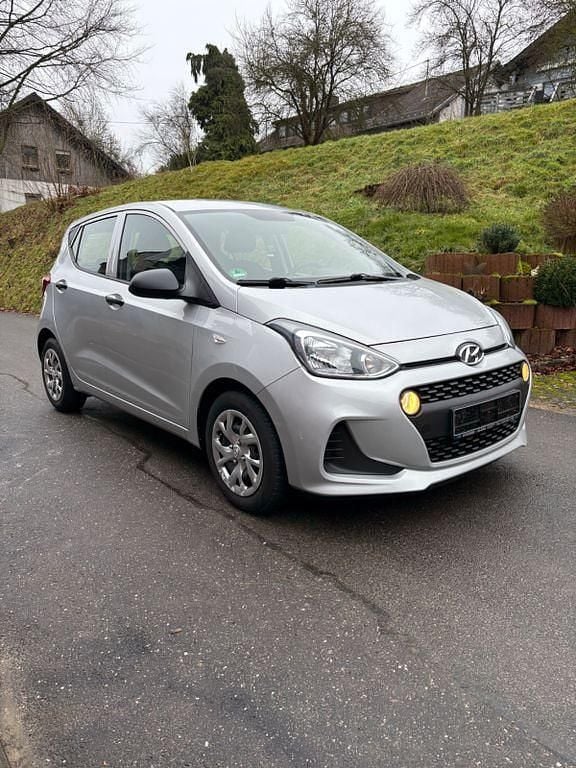 Silber Gebraucht 2018 Hyundai i10 Select Kleinwagen | 6.300 € (Guter Preis) - Bild 1/4