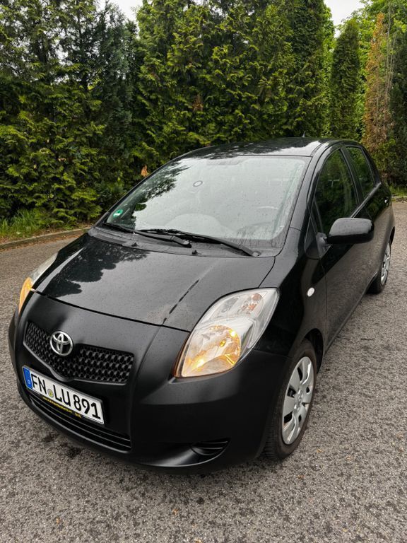 Schwarz Gebraucht 2005 Toyota Yaris Luna Limousine | 1.400 € (Guter Preis) - Bild 1/4