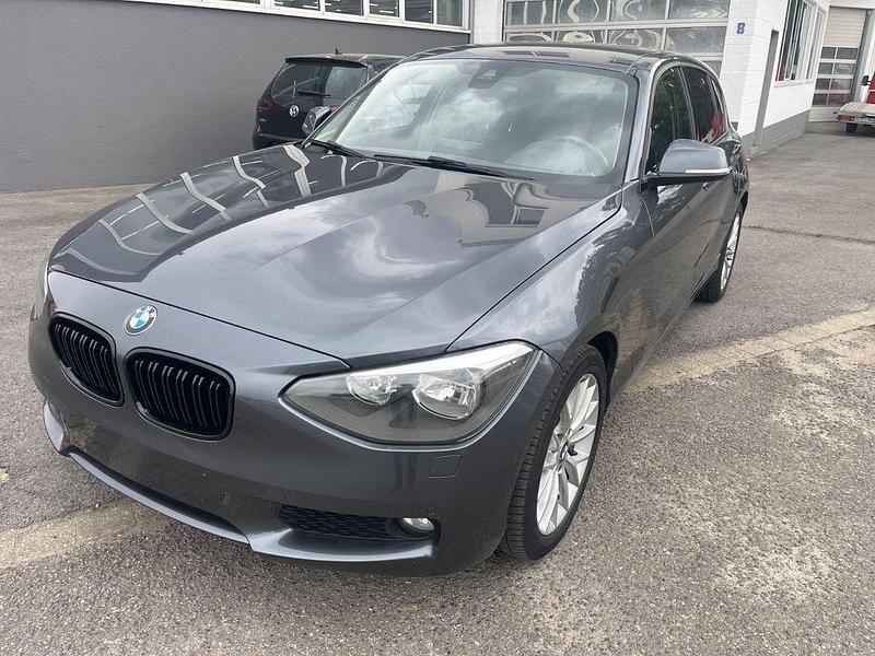 Grau Gebraucht 2012 BMW 120 Shadowline Kleinwagen | 8.499 € (Superpreis) - Bild 1/4