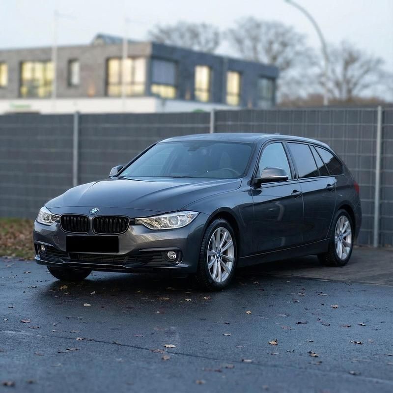 Grau Gebraucht 2017 BMW 320 Comfort Edition Kombi | 19.490 € (Teuer) - Bild 1/4