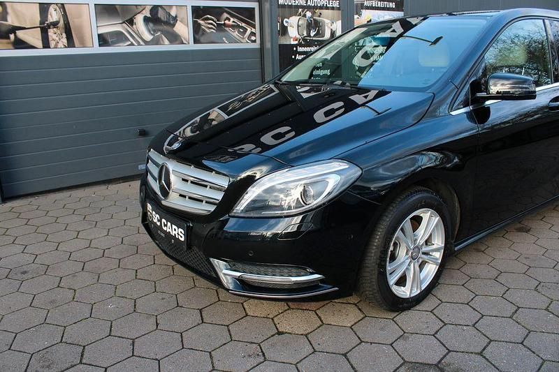 Gebraucht Mercedes B200 156 PS (114 kW) 2013 Schwarz Van / Kleinbus