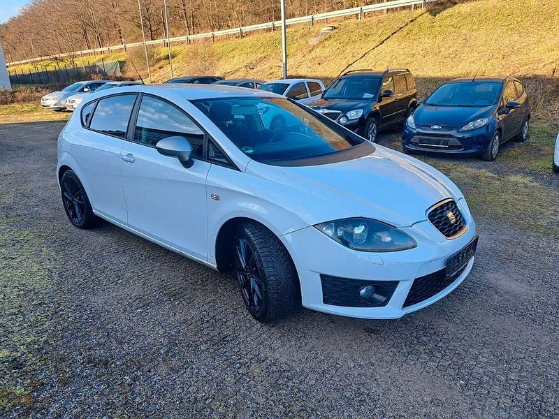Blanco nevada/nevada white Gebraucht 2012 Seat Leon FR Limousine | 7.395 € (Fairer Preis) - Bild 1/4