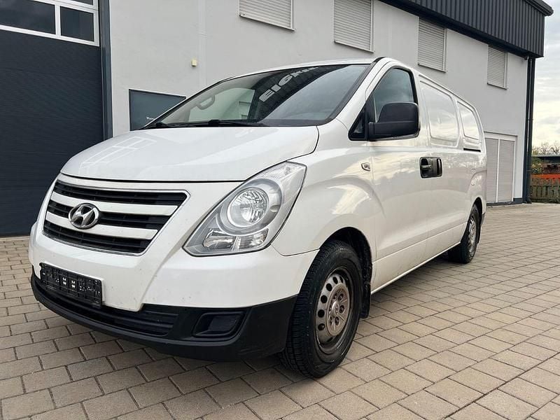 Gebraucht Hyundai H-1 116 PS (85 kW) 2015 Weiß Van / Kleinbus
