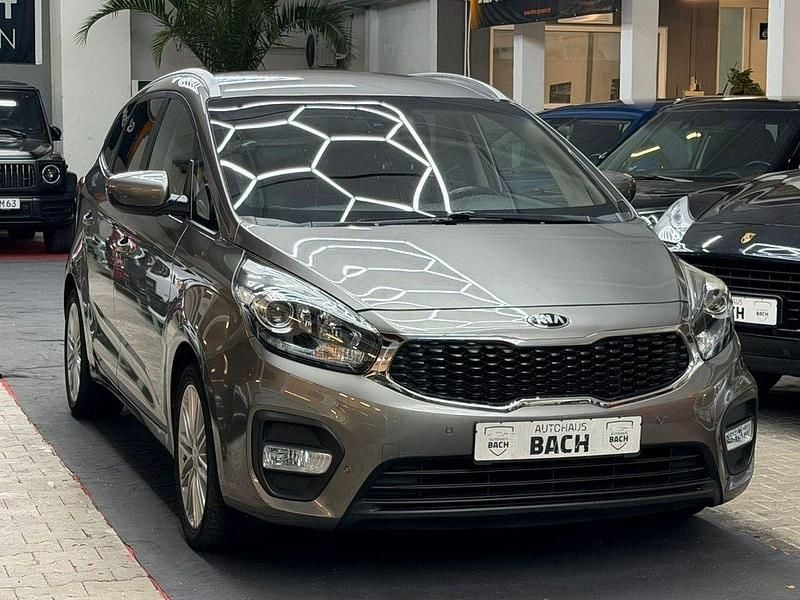 Silber Gebraucht 2019 Kia Carens DREAM-TEAM Edition Van / Kleinbus | 10.999 € (Fairer Preis) - Bild 1/4