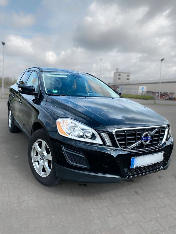 Schwarz Gebraucht 2010 Volvo XC60 R-Design SUV | 9.500 € (Etwas zu teuer) - Bild 1/4