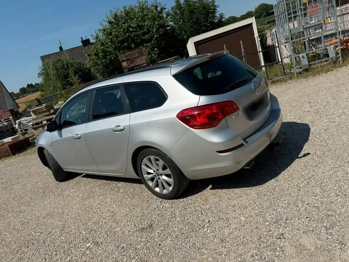 Gebraucht Opel Astra 140 PS (102 kW) 2012 Silber Kombi