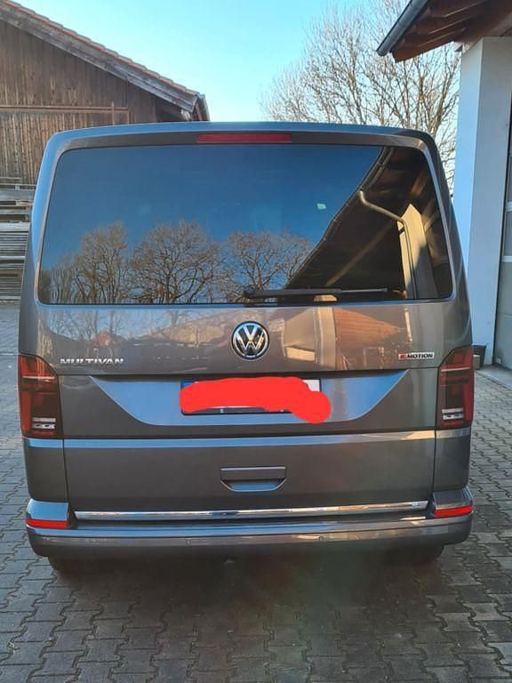 Gebraucht VW Multivan Highline 199 PS (146 kW) 2020 Grau Van