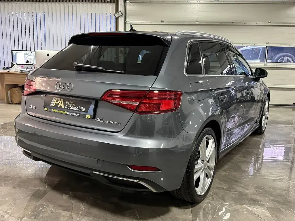Gebraucht Audi e-tron Sport 150 PS (110 kW) 2020 Monsungrau SUV