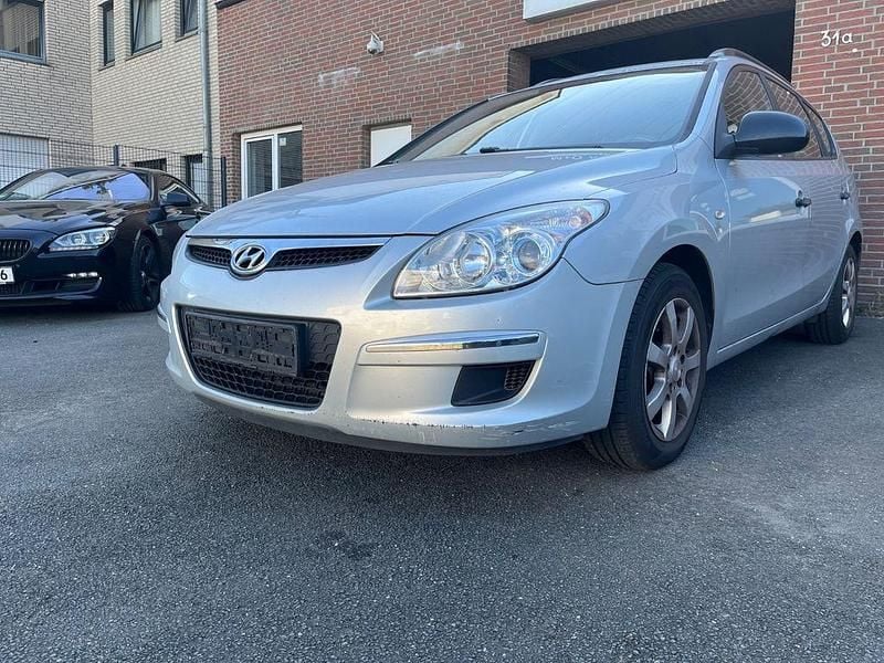 Silber Gebraucht 2009 Hyundai i30 Classic Kombi | 1.600 € (Guter Preis) - Bild 1/4