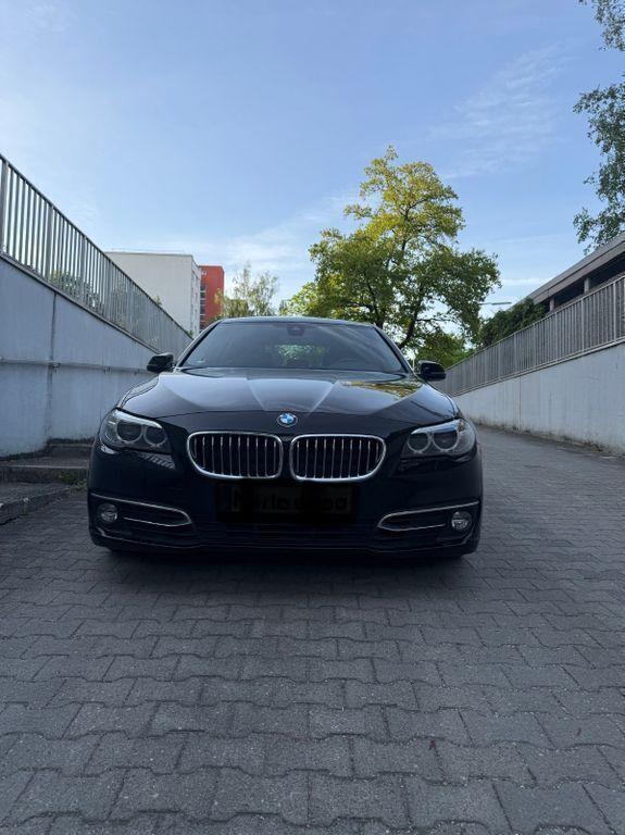 Schwarz Gebraucht 2013 BMW 530 Luxury Line Kombi | 16.900 € (Etwas zu teuer) - Bild 1/4