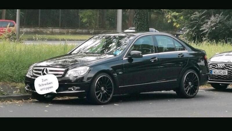 Schwarz Gebraucht 2010 Mercedes C180 Limousine | 11.111 € - Bild 1/4