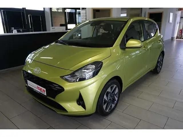 Gebraucht Hyundai i10 Trend 63 PS (46 kW) 2024 Gelb Kleinwagen