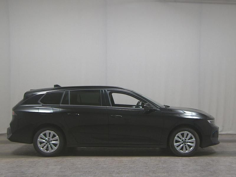 Gebraucht Opel Astra Elegance 131 PS (96 kW) 2024 Perla nera metallic Kombi