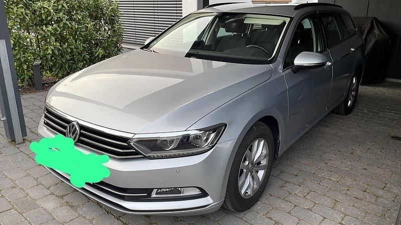 Gebraucht VW Passat 120 PS (88 kW) 2018 Silber Kombi