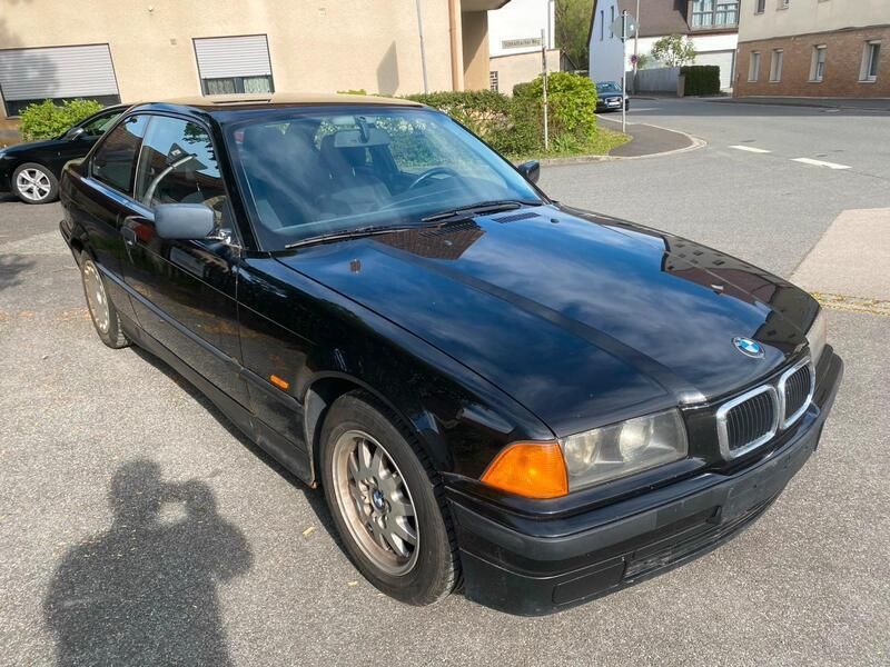 Schwarz Gebraucht 1996 BMW 318 Basis Coupé | 4.399 € - Bild 1/4