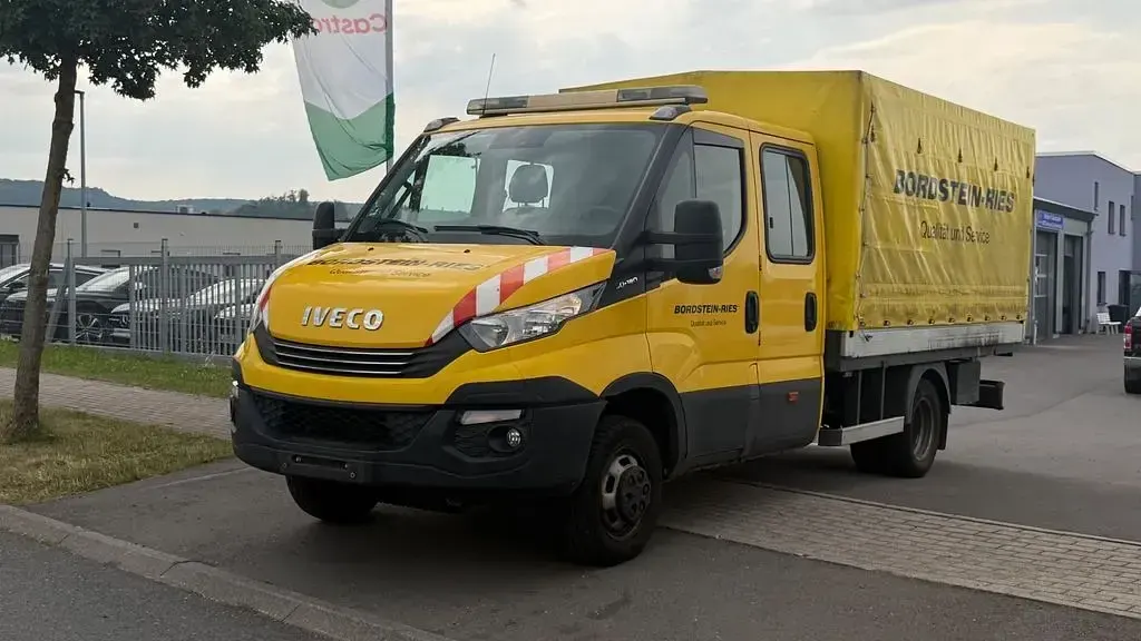 Gebraucht Iveco Daily 179 PS (131 kW) 2017 Gelb Limousine