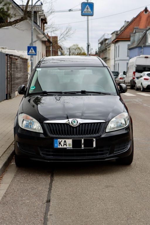 Schwarz Gebraucht 2011 Skoda Roomster Van / Kleinbus | 3.499 € (Etwas zu teuer) - Bild 1/4