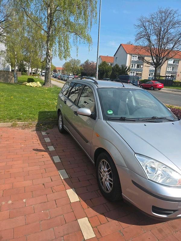 Grau Gebraucht 2003 Ford Focus Kombi | 1.800 € (Etwas zu teuer) - Bild 1/4
