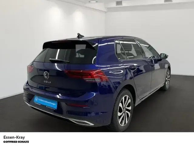 Gebraucht VW Golf VIII Active 150 PS (110 kW) 2023 Blau Limousine