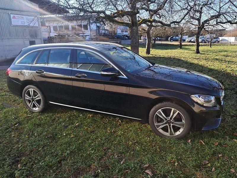 Gebraucht Mercedes C250 204 PS (150 kW) 2015 Schwarz  unilack Kombi