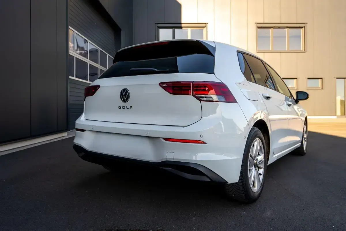 Gebraucht VW Golf VIII R 131 PS (96 kW) 2020 Weiß Limousine