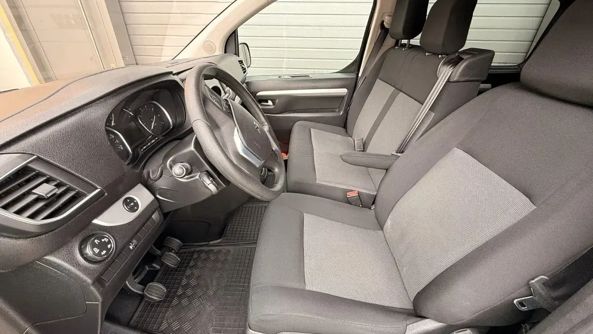 Gebraucht Peugeot Traveller Active 150 PS (110 kW) 2019 Schwarz Van / Kleinbus