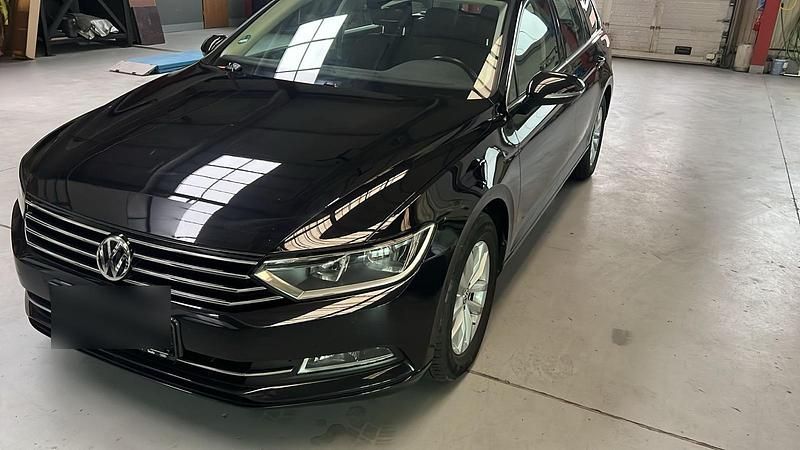 Schwarz Gebraucht 2019 VW Passat Kombi | 16.200 € (Guter Preis) - Bild 1/4