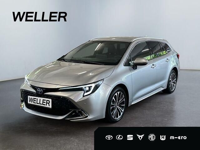 Silber Gebraucht 2024 Toyota Corolla Team Kombi | 27.990 € (Fairer Preis) - Bild 1/3
