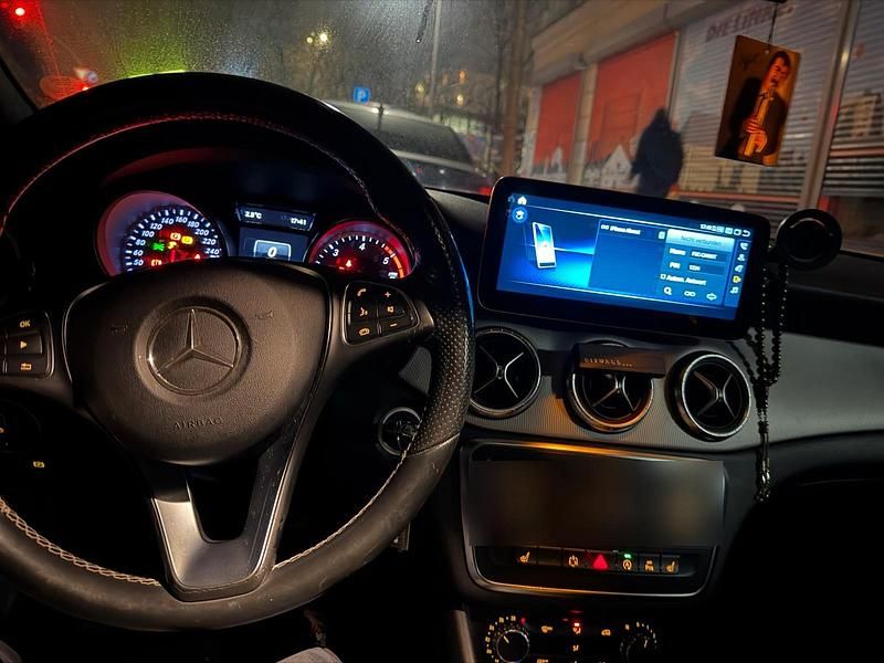 Gebraucht Mercedes CLA220 177 PS (130 kW) 2015 Schwarz Limousine