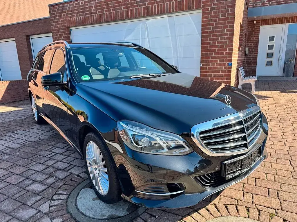 Gebraucht Mercedes E200 Elegance 136 PS (100 kW) 2014 Schwarz Limousine