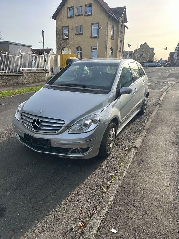 Silber Gebraucht 2005 Mercedes B170 Van / Kleinbus | 4.399 € (Guter Preis) - Bild 1/4