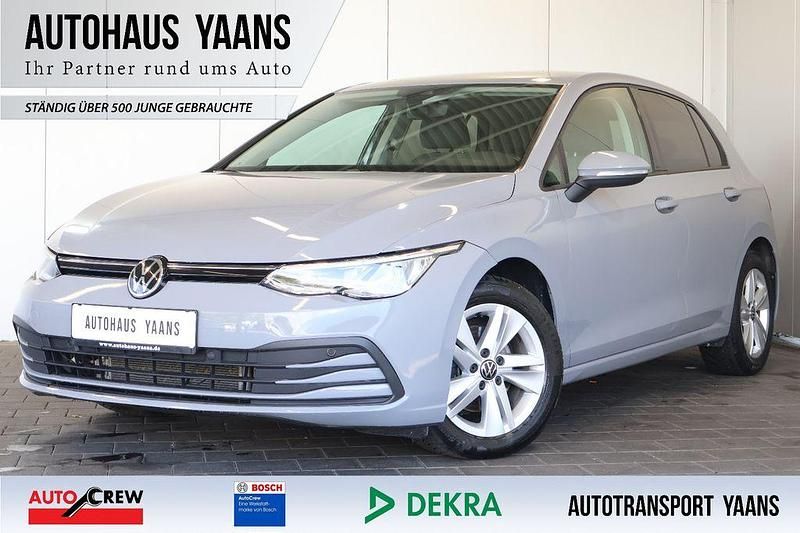 Grau Gebraucht 2020 VW Golf VIII Life Limousine | 17.989 € (Fairer Preis) - Bild 1/4