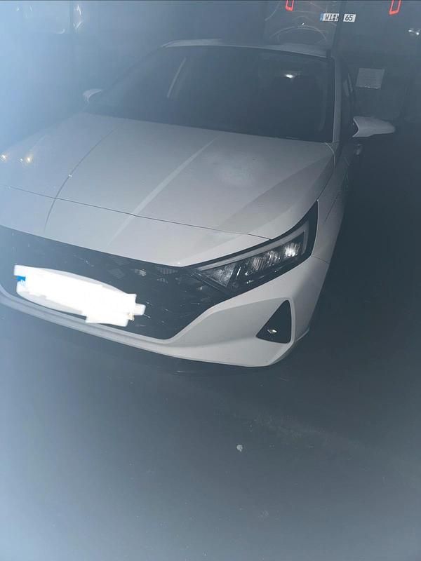 Gebraucht Hyundai i20 101 PS (74 kW) 2021 Weiß Kleinwagen