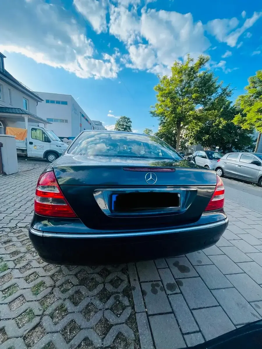 Gebraucht Mercedes E220 150 PS (110 kW) 2004 Blau Limousine
