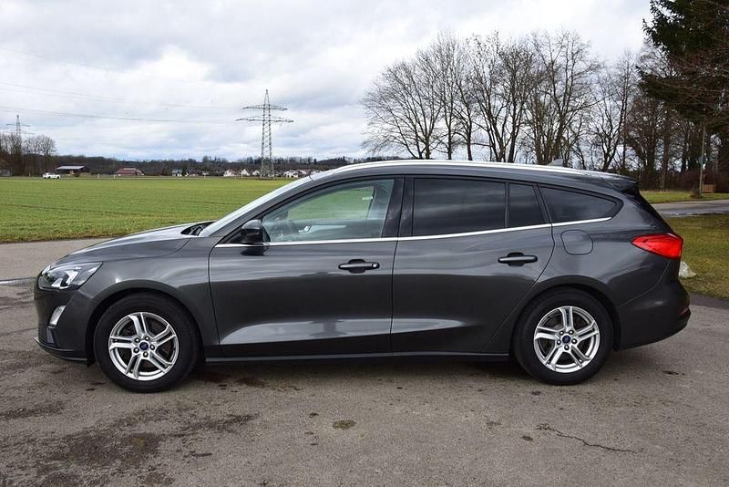 Gebraucht Ford Focus Cool & Connect 120 PS (88 kW) 2021 Grau Limousine