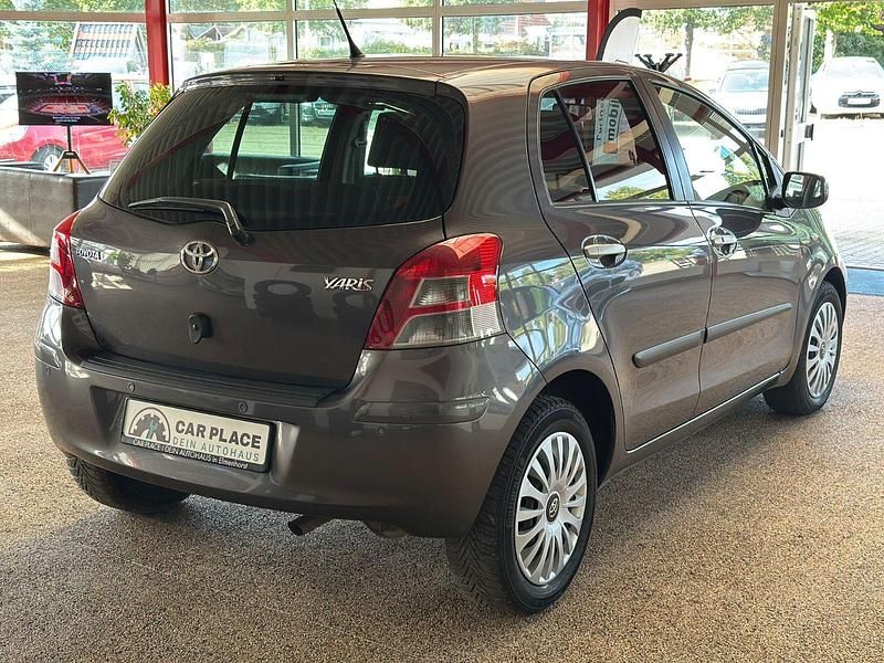 Gebraucht Toyota Yaris Edition 99 PS (72 kW) 2011 Grau Kombi