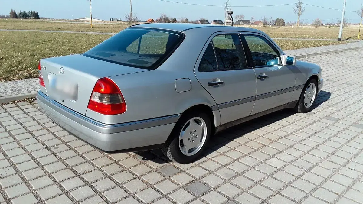 Gebraucht Mercedes C220 Elegance 150 PS (110 kW) 1993 Silber Limousine